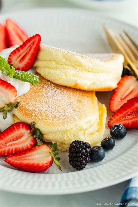 Japanese Soufflé Pancakes スフレパンケーキ • Just。